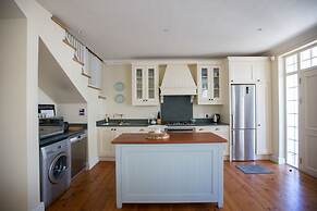 The Majestic Apartment