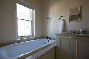 The Majestic Apartment