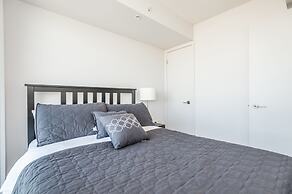 Life Suites Soho 2 Bed - 2 Bath CN Tower View