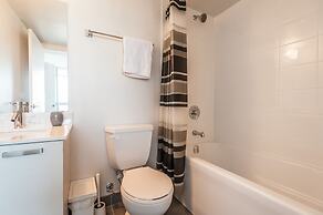 Life Suites Soho 2 Bed - 2 Bath CN Tower View