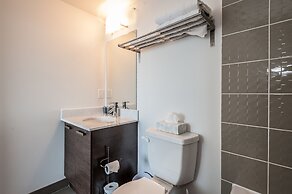 Life Suites Soho 2 Bed - 2 Bath CN Tower View