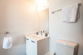 Life Suites Soho 2 Bed - 2 Bath CN Tower View
