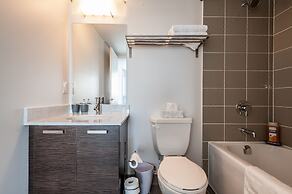 Life Suites Soho 2 Bed - 2 Bath CN Tower View