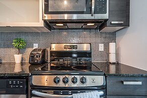 Life Suites Soho 2 Bed - 2 Bath CN Tower View