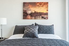 Life Suites Soho 2 Bed - 2 Bath CN Tower View