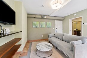 Kasa El Paseo Miami Beach