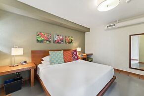 Kasa El Paseo Miami Beach