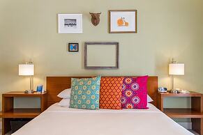 Kasa El Paseo Miami Beach