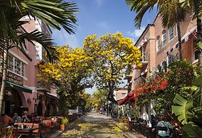 Kasa El Paseo Miami Beach