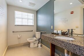 Kasa El Paseo Miami Beach