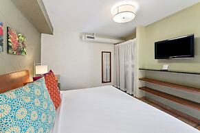 Kasa El Paseo Miami Beach