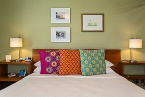 Kasa El Paseo Miami Beach