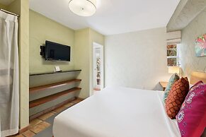 Kasa El Paseo Miami Beach