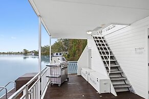 Boats And Bedzzz & Renmark River Villas