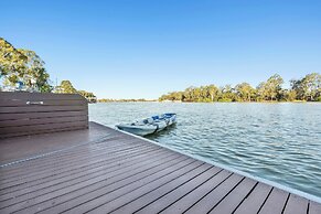 Boats And Bedzzz & Renmark River Villas