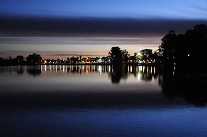 Boats And Bedzzz & Renmark River Villas