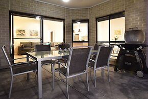 Boats And Bedzzz & Renmark River Villas