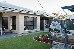 Boats And Bedzzz & Renmark River Villas