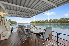 Boats And Bedzzz & Renmark River Villas