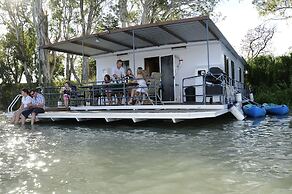 Boats And Bedzzz & Renmark River Villas