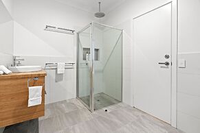 Boats And Bedzzz & Renmark River Villas