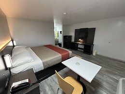 Motel 6 Dyersburg, TN