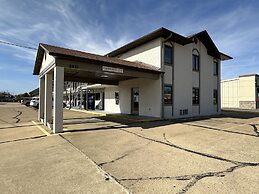 Motel 6 Dyersburg, TN