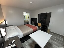 Motel 6 Dyersburg, TN