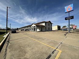 Motel 6 Dyersburg, TN