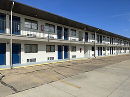 Motel 6 Dyersburg, TN