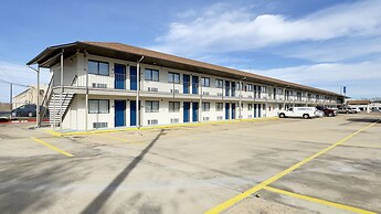 Motel 6 Dyersburg, TN