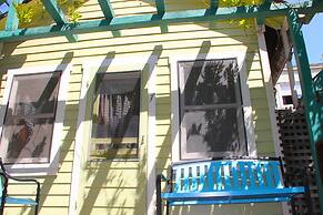 La Paloma Las Flores