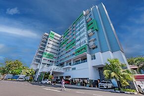 Whiz Prime Hotel Megamas Manado