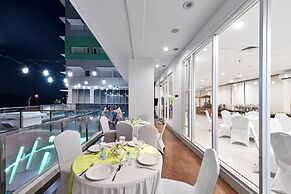 Whiz Prime Hotel Megamas Manado