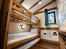 Warwick Castle Hotel and Knight's Village