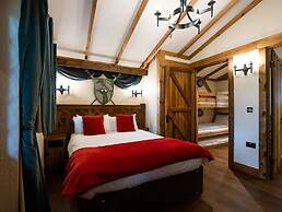 Warwick Castle Hotel and Knight's Village