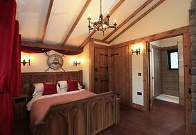 Warwick Castle Hotel and Knight's Village