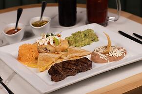 Hotel Pueblo Amigo Plaza & Casino