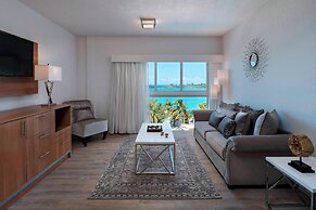 Courtyard by Marriott Nassau Downtown/Junkanoo Beach