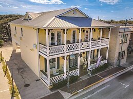 Inn On the Avenue