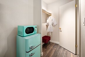 Hotel McCoy - Art, Coffee, Beer, Wine