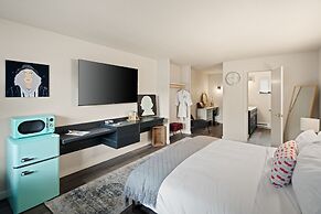 Hotel McCoy - Art, Coffee, Beer, Wine