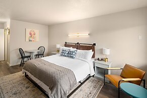 Hotel McCoy - Art, Coffee, Beer, Wine