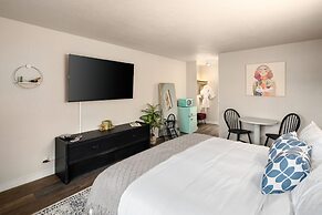 Hotel McCoy - Art, Coffee, Beer, Wine