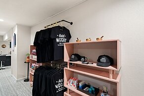 Hotel McCoy - Art, Coffee, Beer, Wine