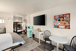 Hotel McCoy - Art, Coffee, Beer, Wine