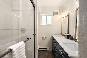 Hotel McCoy - Art, Coffee, Beer, Wine