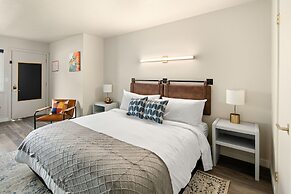 Hotel McCoy - Art, Coffee, Beer, Wine