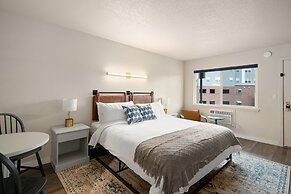 Hotel McCoy - Art, Coffee, Beer, Wine