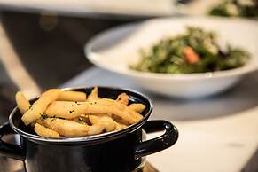 Corner Hotel Alexandra